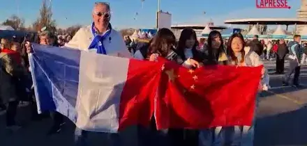 Olimpiadi 2026, i primi tifosi a San Siro per la cerimonia inaugurale: &egrave; gi&agrave; festa