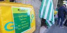 Glovo sotto controllo giudiziario per capolarato: &ldquo;40mila rider con paghe sotto la soglia di povert&agrave;&rdquo;