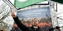 Ungheria, il leader dell&rsquo;opposizione Magyar: &ldquo;Orban mi ricatta con un mio video intimo&rdquo;