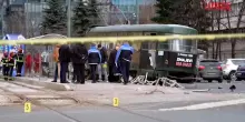 Bosnia, a Sarajevo un tram deraglia e investe la folla a una fermata: un morto