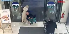 Bergamo, il video del tentato rapimento di una bambina in un supermercato