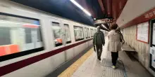 Roma, allarme antincendio nella stazione metro di Termini: evacuazione in corso