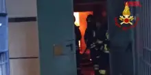 Incendio a Napoli, danneggiata la cupola del Teatro Sannazaro: lintervento dei vigili del fuoco