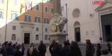 Danneggiato l&rsquo;Elefantino del Bernini a Roma: le immagini della zanna spezzata