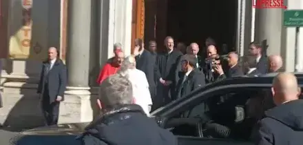 Roma, Papa Leone XIV esce dalla parrocchia del Sacro Cuore a Castro Pretorio