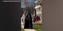 Milano, visita spaziale allospedale San Carlo: vestiti da Star Wars per regalare un sorriso ai pazienti