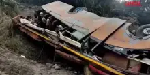 Nepal, incidente su unautostrada di montagna: 19 morti e 25 feriti