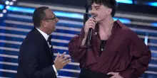 Sanremo 2026, la prima serata: i 30 big in gara e l&rsquo;omaggio a Baudo, segui con noi la diretta