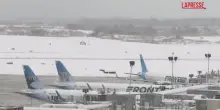 Stati Uniti, la tempesta di neve interrompe i voli all&rsquo;aeroporto di Filadelfia