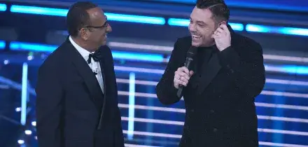 Sanremo 2026, su il sipario con omaggi a Baudo: show Ferro e Bedi-Yaman. Gaffe Rai con &lsquo;Repupplica