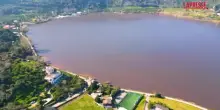 Napoli, il lago dAverno si &egrave; tinto di rosa