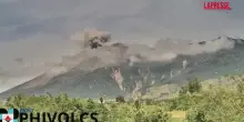 Filippine, nuova eruzione in uno dei vulcani pi&ugrave; attivi del Paese: il video in time-lapse