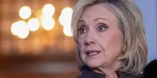 Caso Epstein, Hillary Clinton alla Camera: &ldquo;Mai conosciuto il finanziere, mi hanno chiesto di Ufo e Pizzagate&rdquo;