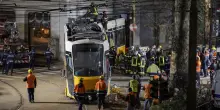 Tram deragliato a Milano, la Procura indaga sul sistema frenante &ldquo;a uomo morto&rdquo;