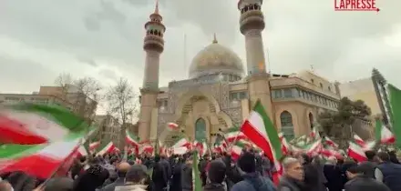 Attacco allIran, in centinaia in piazza a Teheran per protestare contro Usa e Israele