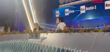 Sanremo 2026, Levante su bacio a Gaia: "Nessuna censura da Rai, regista era dispiaciuto"