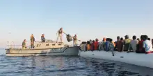 Migranti, 100 persone alla deriva nel Mediterraneo