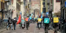 Deliveroo, il gip convalida il controllo giudiziario per la piattaforma nell&rsquo;inchiesta sul caporalato