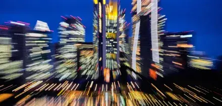 Inquinamento, rumore, luce, microplastiche e Pfas: il cocktail tossico per il cuore