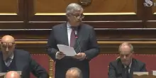 Iran, bagarre in Aula al Senato, Tajani: "Facile andare nel Golfo per conferenze ben pagate"
