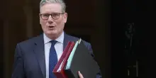 Regno Unito, Keir Starmer verso le dimissioni: possibile annuncio luned&igrave; e crisi nel Labour UK