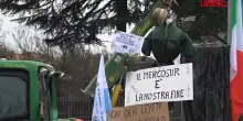 Agricoltori, a decine in piazza: &ldquo;No al Mercosur, difendiamo il Made in Italy&rdquo;