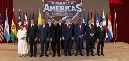 Shield of the Americas, Trump e la foto di rito sulle note di "Nothing Compares 2 U"