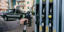 Carburanti, prezzi alle stelle. Codacons denuncia: &ldquo;Nessuna misura su accise, governo in ritardo&rdquo;