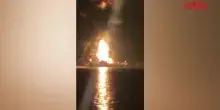 Iraq, attaccata petroliera vicino al porto di Bassora: la nave in fiamme