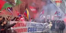 Roma, striscione anti-americano durante una manifestazione per Cuba