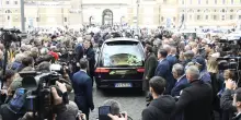 Enrica Bonaccorti, a Roma i funerali della celebre conduttrice &ndash; La diretta