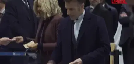 Francia, Macron vota per le municipali a Le Touquet