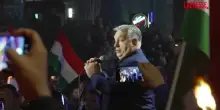 Ungheria, migliaia di persone in piazza per Orb&aacute;n durante il suo tour elettorale