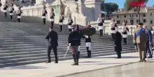 Unit&agrave; dItalia, larrivo di Mattarella e Meloni allAltare della Patria
