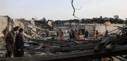 Afghanistan, Kabul: &ldquo;400 morti per un raid pakistano su un ospedale&rdquo;. Islamabad nega