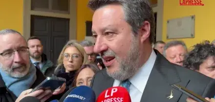 Carburanti, Salvini: "Sostanziale taglio delle accise gi&agrave; stasera, vale centinaia di milioni"