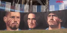 Napoli, inaugurato il murale fuori dallo Stadio Maradona che celebra la storia del club
