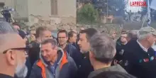 Funerali Bossi, Salvini tenta il bagno di folla ma tra i militanti c&egrave; qualche malumore