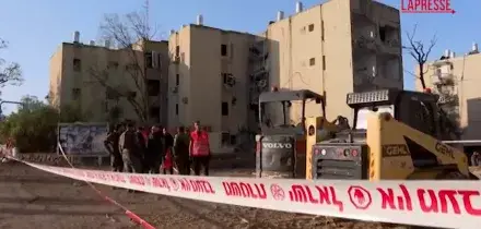 Israele, missili iraniani colpiscono Arad e Dimona: edifici ridotti in macerie