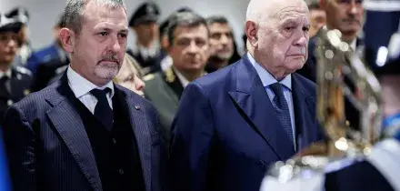 Delmastro, dal caso Cospito allo sparo di Capodanno e al locale del mafioso: guai e gaffe del sottosegretario alla Giustizia