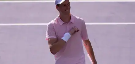 Jannik Sinner vince contro Moutet e vola agli ottavi dell&rsquo;Atp Miami 2026