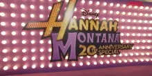 Hannah Montana, Miley Cyrus con il cast per il 20&deg; anniversario della serie