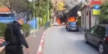 Iran, incendio nel centro di Israele dopo raid di Teheran