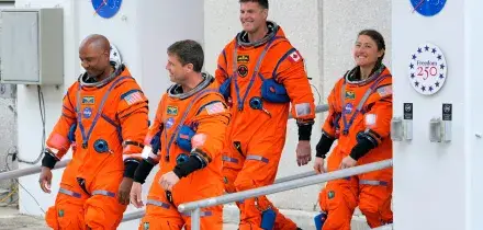 Artemis II, gli astronauti nella capsula Orion: pronti per il primo viaggio verso la Luna dopo 53 anni