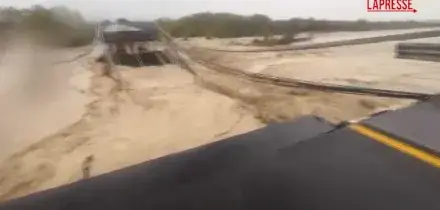Maltempo Molise, ponte crollato: il fiume Trigno in piena sommerge i resti della struttura