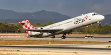 Volotea taglia i voli a causa della guerra in Iran, pesa il caro-carburanti