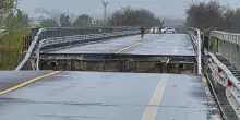 Maltempo in Abruzzo e Molise, crolla un ponte sulla Statale. Frana nell&rsquo;Ascolano &ndash; La diretta
