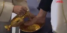 Pasqua, nel Gioved&igrave; Santo il Papa compie il gesto della Lavanda dei piedi