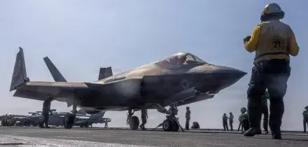 Iran, abbattuto caccia Usa. Axios: &ldquo;Si cercano due piloti&rdquo;