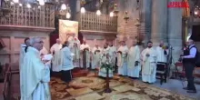 Israele, cardinale Pizzaballa celebra la messa del Sabato Santo nella Basilica del Santo Sepolcro